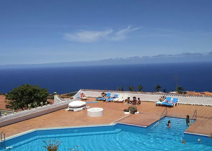 Luminous In Quiet Area Апартаменты